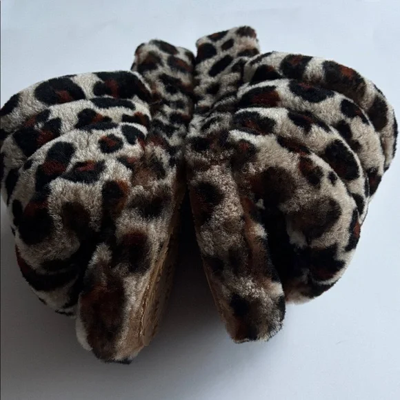 UGG Flufg Yeah Slippers - Picture 2 of 9